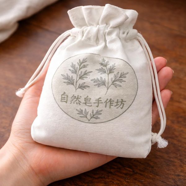 13味漢方艾草平安包 艾草平安包, 草本平安包, 13味草本, 天然草本包, 無香精草本包, 苗栗草本產品, 天然艾草包, 居家草本香包, 草本氣味包, 棉麻草本包, 手工草本包, 台灣草本製作, 苗栗苑裡草本, 天然植物香包, 日常草本用品