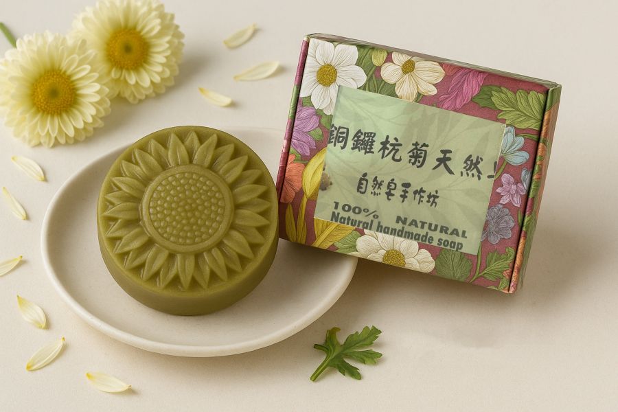 銅鑼杭菊天然手工皂 杭菊手工皂, 杭菊香皂, 天然草本香皂, 苗栗杭菊, 契作杭菊, 草本手工皂, 舒緩肌膚, 無香精香皂, 植物油冷製皂, 適合敏感肌的香皂,