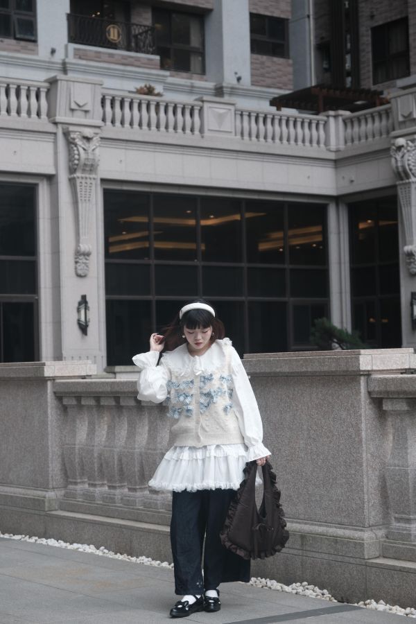 牛仔簍空花花褲 