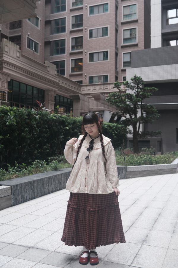 玫瑰花苞壓紋襯衫 