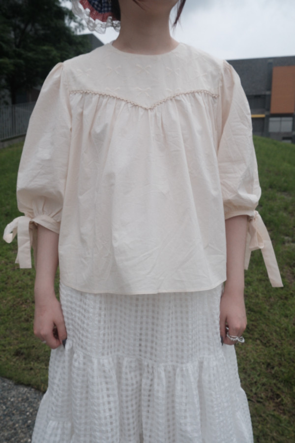 ᴷᴿ蝴蝶結刺繡綁帶上衣 