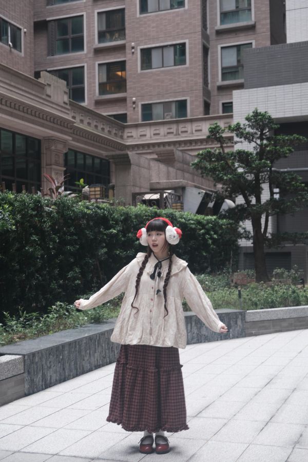 玫瑰花苞壓紋襯衫 