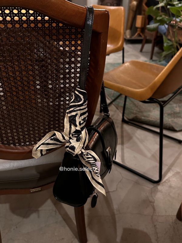 Vivienne Westwood 爆款方巾 超多變化性！百元GET 