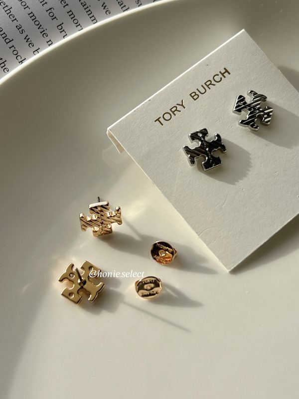 Tory Burch 最新款十字浮雕設計耳環 針式耳環 