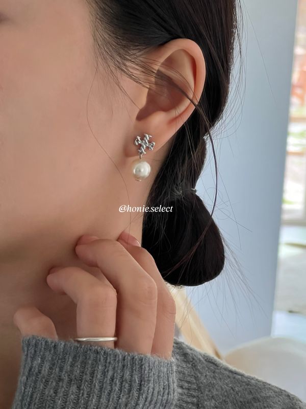 Tory Burch 吊墜十字珍珠耳環 針式耳環 