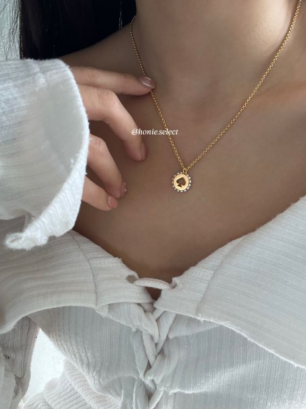 Kate Spade 新款鏤空珍珠邊圓形黑桃項鍊 