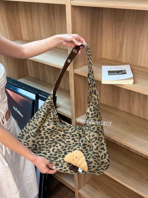 韓國設計師品牌 Leterie 雙面包 / 一包兩種風格直接變身！話題爆款 