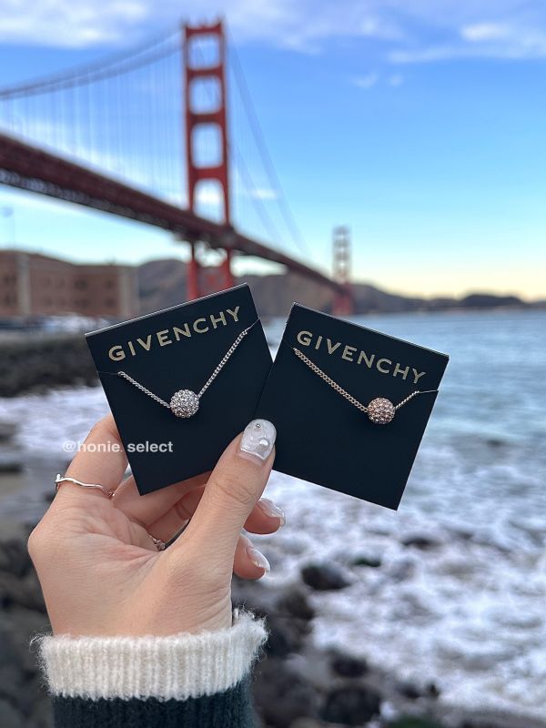 GIVENCHY 紀梵希許願球項鍊 美國年末限時特價 