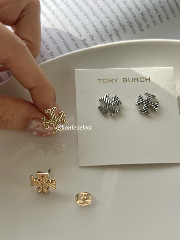 Tory Burch 最新款十字浮雕設計耳環 針式耳環 