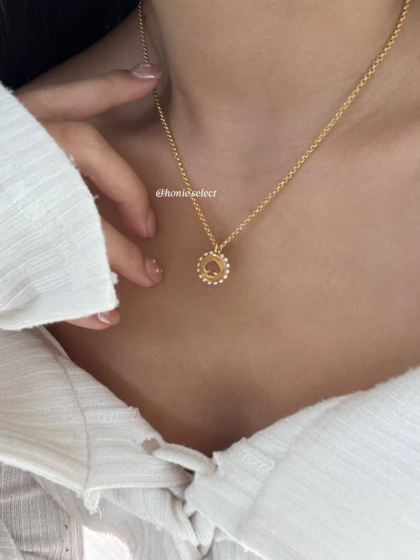 Kate Spade 新款鏤空珍珠邊圓形黑桃項鍊 