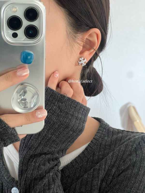 Tory Burch 最新款十字浮雕設計耳環 針式耳環 