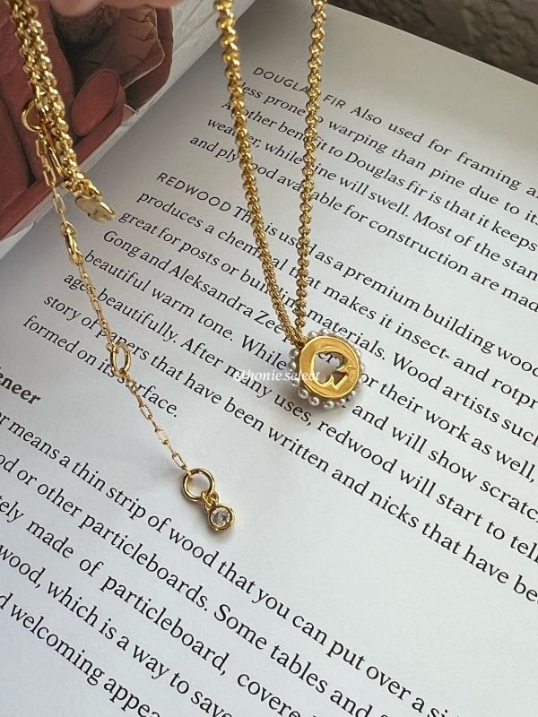 Kate Spade 新款鏤空珍珠邊圓形黑桃項鍊 