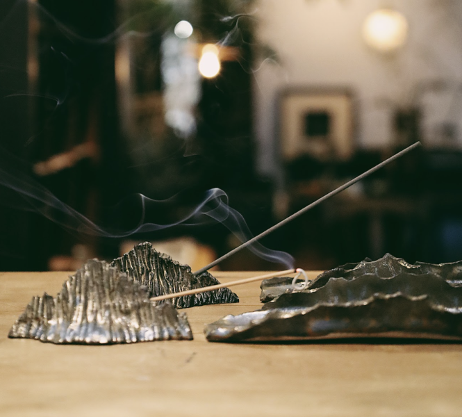 野火製陶- 島嶼山座｜線香座、盤 