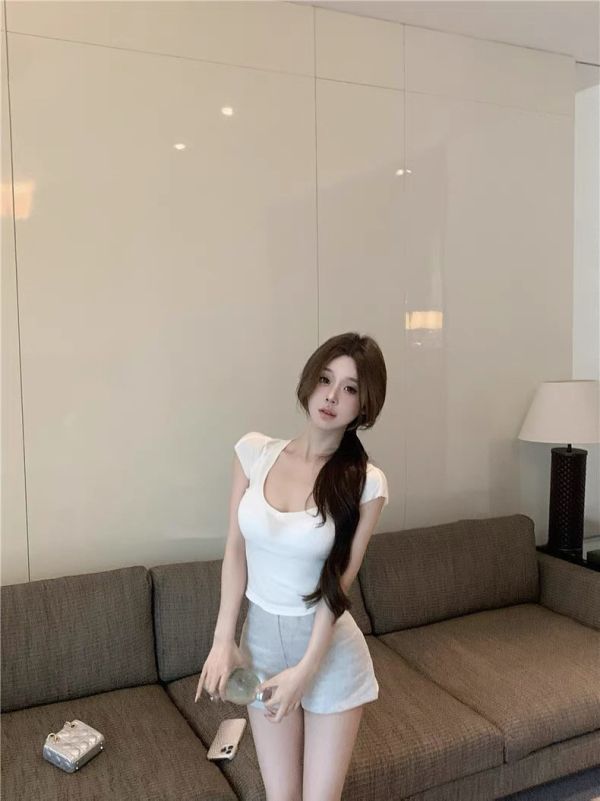 休閒U領素色上衣 