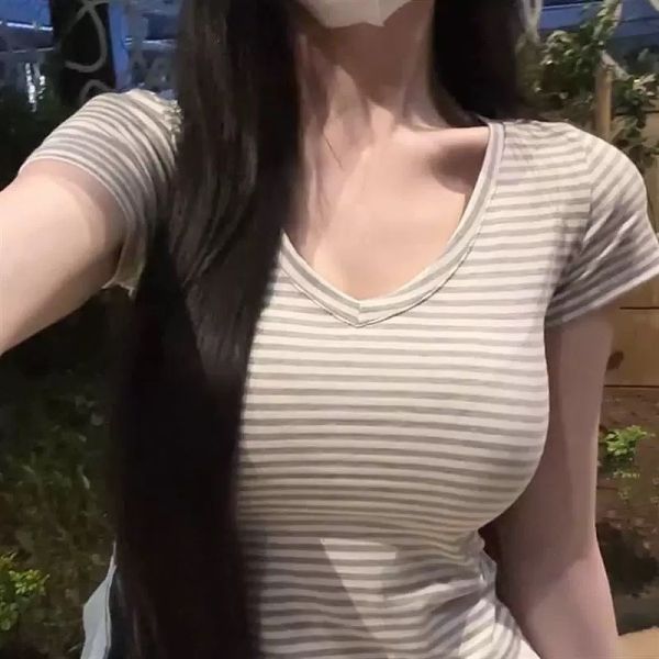 條文V領顯瘦上衣 
