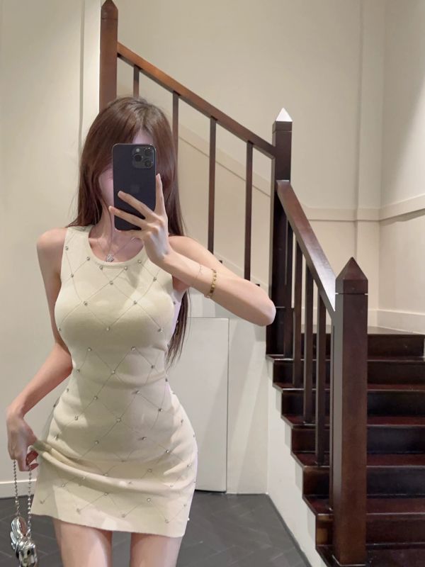 氣質帶鑽包臀短裙 
