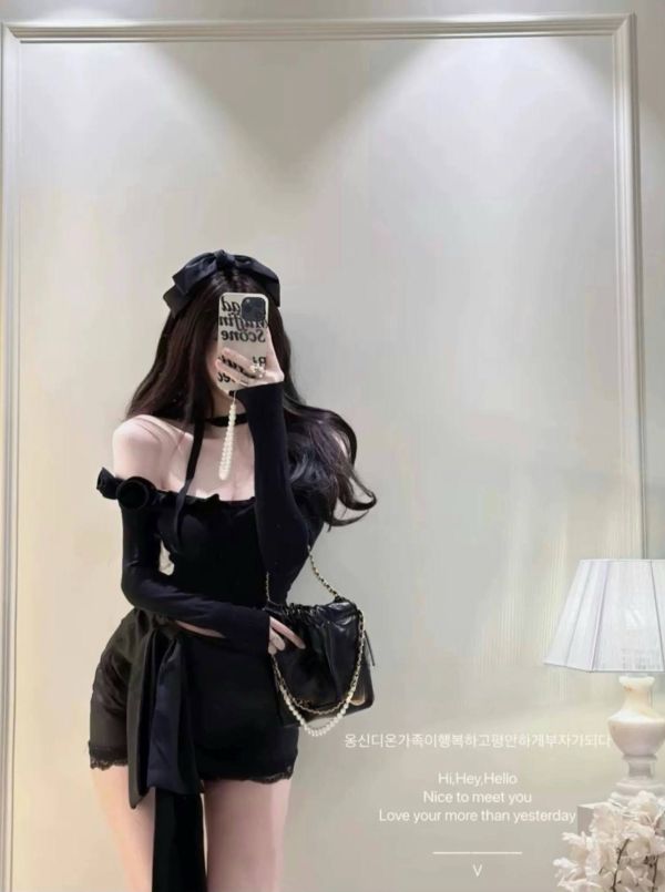 法式玫瑰一字領上衣 