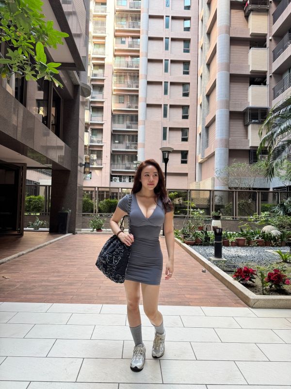 Sexy V dress｜深Ｖ附墊洋裝 