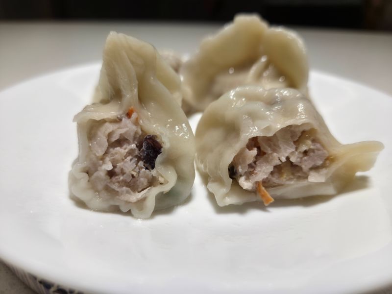 白蘿蔔黑豬水餃 •	白蘿蔔水餃
	•	黑豬水餃
	•	蝦皮水餃
	•	蔥香水餃
	•	手工水餃
	•	香村園水餃