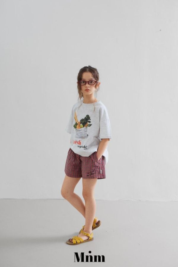 刺繡字母格紋休閒短褲 韓國童裝,男童夏裝,中性童裝,童裝推薦,2026夏季童裝,男童穿搭,韓系童裝,中性穿搭,韓國代購