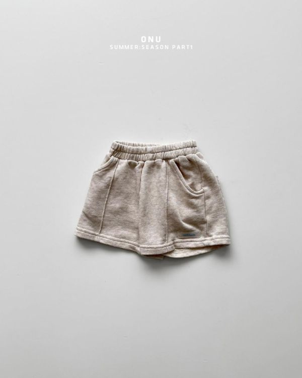 中線毛圈布運動短褲 韓國童裝,男童夏裝,中性童裝,童裝推薦,2026夏季童裝,男童穿搭,韓系童裝,中性穿搭,韓國代購