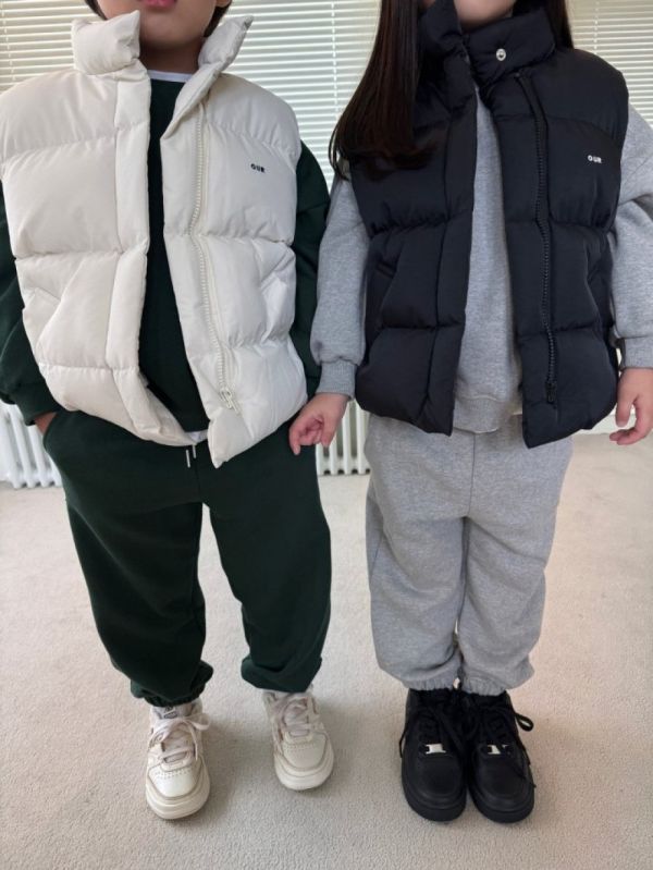 厚吐司澎澎立領拉鍊背心 韓國童裝,男童秋裝,中性童裝,韓系童裝推薦,2025秋季童裝,韓國男童新款,中性風男童穿搭,秋季男童服飾推薦,小男友穿搭