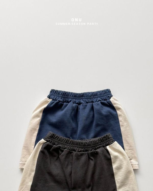 雙色拼接運動短褲 韓國童裝,男童夏裝,中性童裝,童裝推薦,2026夏季童裝,男童穿搭,韓系童裝,中性穿搭,韓國代購