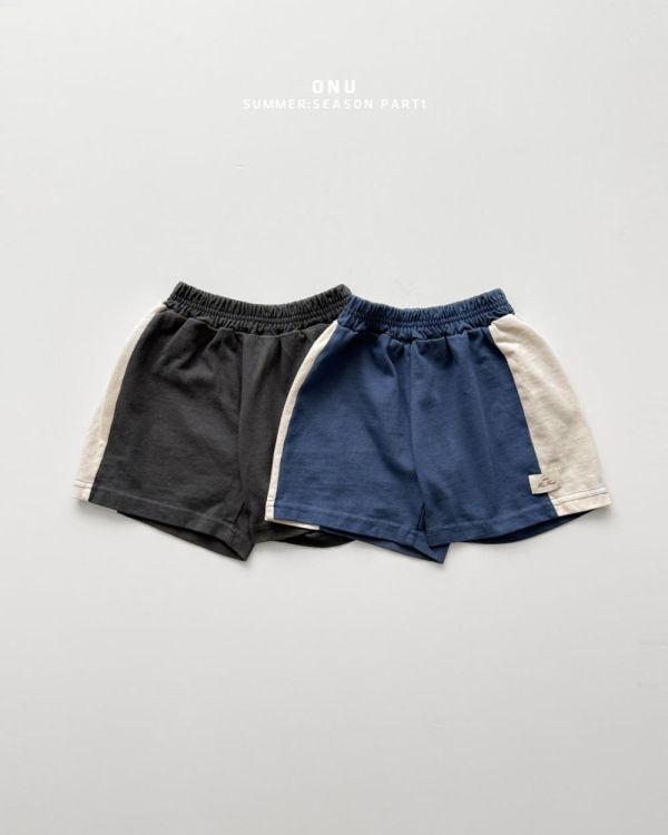 雙色拼接運動短褲 韓國童裝,男童夏裝,中性童裝,童裝推薦,2026夏季童裝,男童穿搭,韓系童裝,中性穿搭,韓國代購