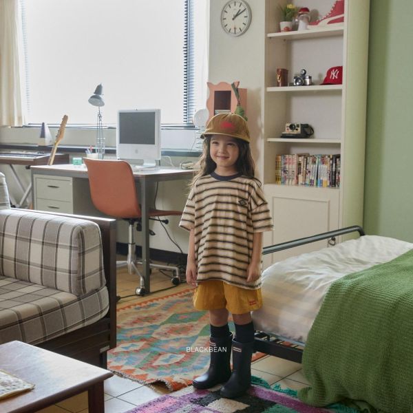 千層條紋短袖上衣 韓國童裝,男童夏裝,中性童裝,童裝推薦,2026夏季童裝,男童穿搭,韓系童裝,中性穿搭,韓國代購