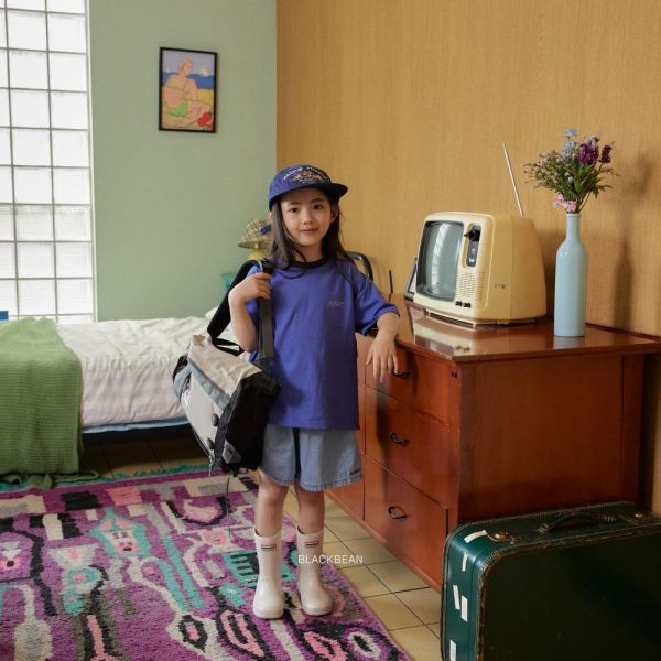 柯達風胸前字母短袖上衣 韓國童裝,男童夏裝,中性童裝,童裝推薦,2026夏季童裝,男童穿搭,韓系童裝,中性穿搭,韓國代購