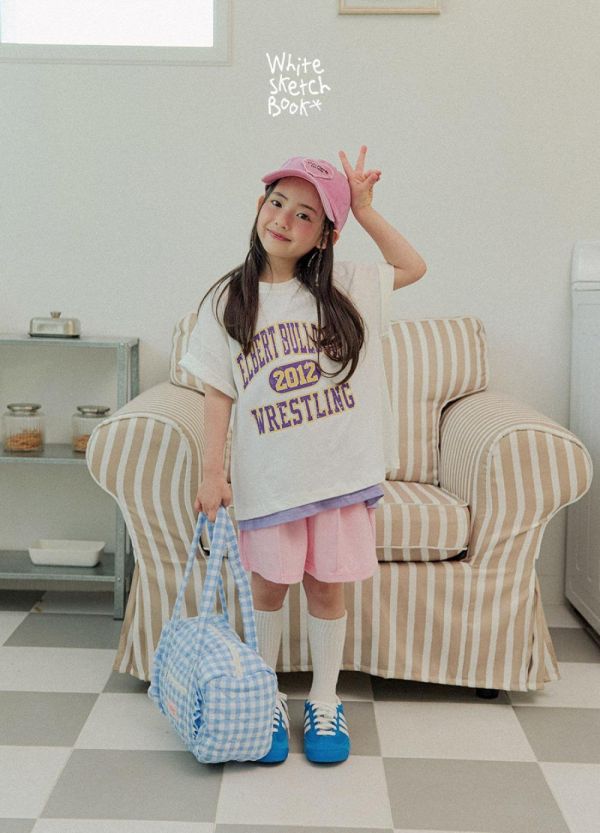 龜裂字母短袖上衣 韓國童裝,男童夏裝,中性童裝,童裝推薦,2026夏季童裝,男童穿搭,韓系童裝,中性穿搭,韓國代購