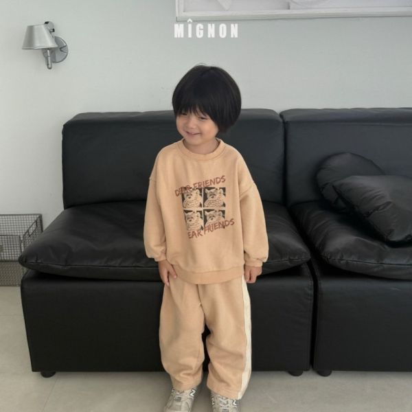 好朋友四格圖長袖上衣 韓國童裝,男童秋裝,中性童裝,韓系童裝推薦,2025秋季童裝,韓國男童新款,中性風男童穿搭,秋季男童服飾推薦,小男友穿搭