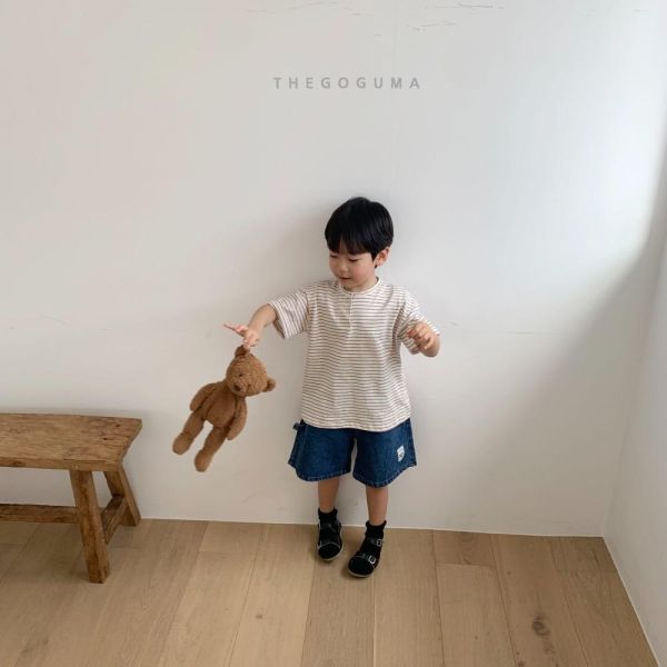 排扣雙色條紋短袖上衣 韓國童裝,男童夏裝,中性童裝,童裝推薦,2026夏季童裝,男童穿搭,韓系童裝,中性穿搭,韓國代購