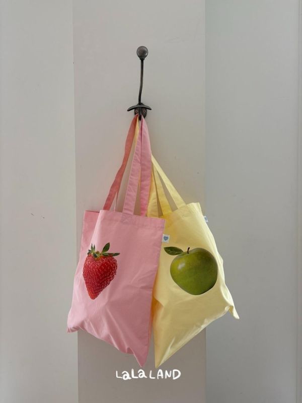 水果購物袋 韓國童裝,男童夏裝,中性童裝,童裝推薦,2026夏季童裝,男童穿搭,韓系童裝,中性穿搭,韓國代購