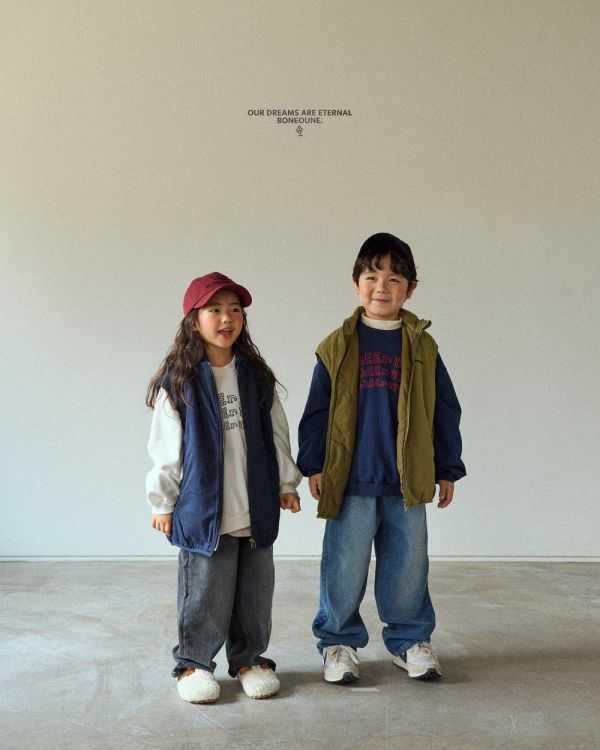 復古刷白牛仔寬褲 韓國童裝,男童秋裝,中性童裝,韓系童裝推薦,2025秋季童裝,韓國男童新款,中性風男童穿搭,秋季男童服飾推薦,小男友穿搭