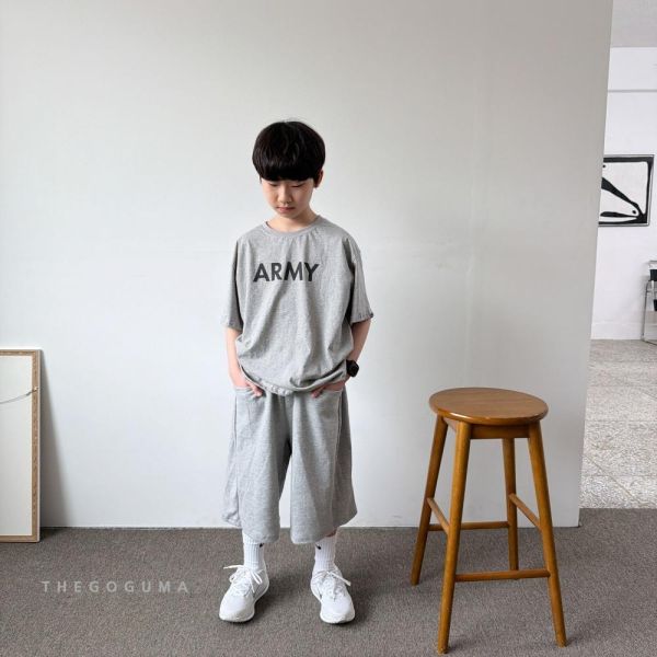 側打摺口袋百慕達短褲 韓國童裝,男童夏裝,中性童裝,童裝推薦,2026夏季童裝,男童穿搭,韓系童裝,中性穿搭,韓國代購