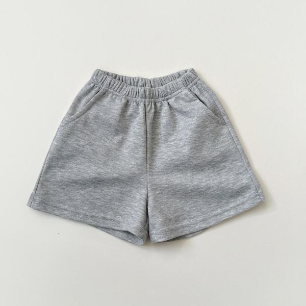 日常輕鬆素色運動短褲 韓國童裝,男童夏裝,中性童裝,童裝推薦,2026夏季童裝,男童穿搭,韓系童裝,中性穿搭,韓國代購