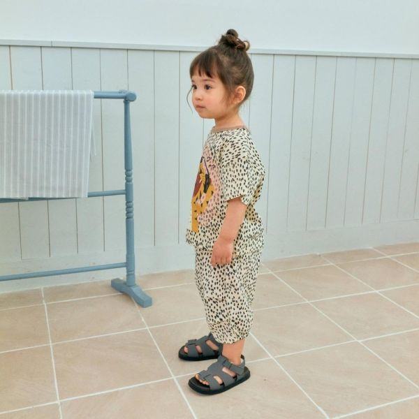 斑點抓摺七分短褲 韓國童裝,男童夏裝,中性童裝,童裝推薦,2026夏季童裝,男童穿搭,韓系童裝,中性穿搭,韓國代購