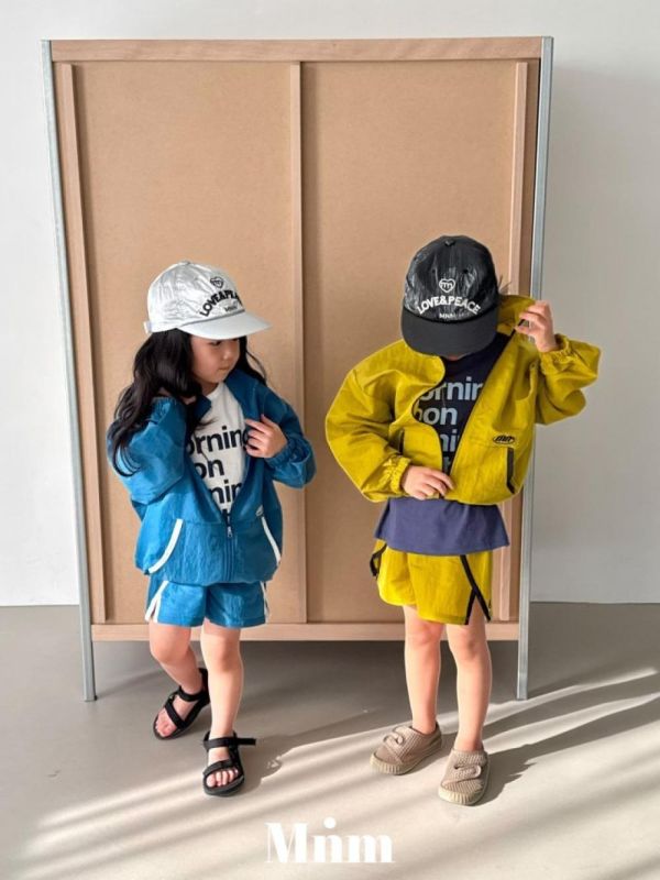 滾邊拉鍊防風薄外套 韓國童裝,男童夏裝,中性童裝,童裝推薦,2026夏季童裝,男童穿搭,韓系童裝,中性穿搭,韓國代購