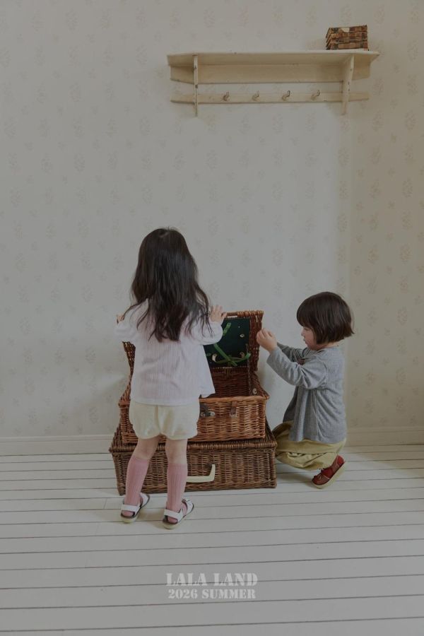 標籤針織排釦罩衫 韓國童裝,男童夏裝,中性童裝,童裝推薦,2026夏季童裝,男童穿搭,韓系童裝,中性穿搭,韓國代購