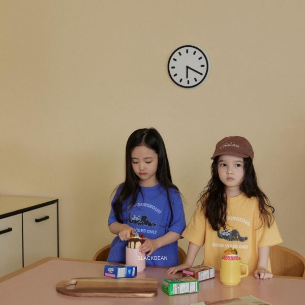 調皮小貓短袖上衣 韓國童裝,男童夏裝,中性童裝,童裝推薦,2026夏季童裝,男童穿搭,韓系童裝,中性穿搭,韓國代購