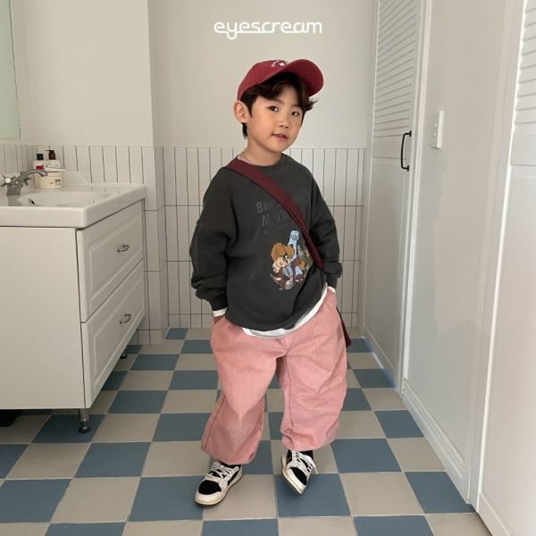 美式漫畫長袖上衣-親子款 韓國童裝,男童秋裝,中性童裝,韓系童裝推薦,2025秋季童裝,韓國男童新款,中性風男童穿搭,秋季男童服飾推薦,小男友穿搭