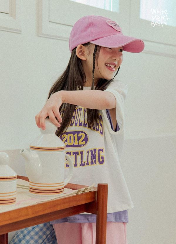 龜裂字母短袖上衣 韓國童裝,男童夏裝,中性童裝,童裝推薦,2026夏季童裝,男童穿搭,韓系童裝,中性穿搭,韓國代購