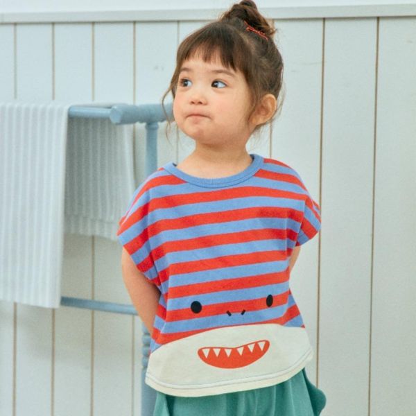 鯊魚條紋短袖上衣 韓國童裝,男童夏裝,中性童裝,童裝推薦,2026夏季童裝,男童穿搭,韓系童裝,中性穿搭,韓國代購