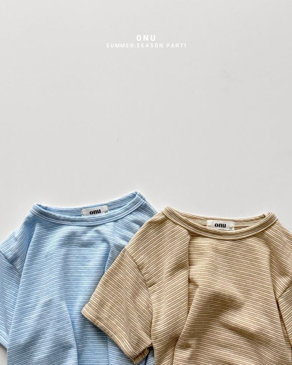 基礎條紋短袖上衣 韓國童裝,男童夏裝,中性童裝,童裝推薦,2026夏季童裝,男童穿搭,韓系童裝,中性穿搭,韓國代購