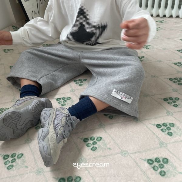 小布籤百慕達純棉短褲 韓國童裝,男童秋裝,中性童裝,韓系童裝推薦,2025秋季童裝,韓國男童新款,中性風男童穿搭,秋季男童服飾推薦,小男友穿搭