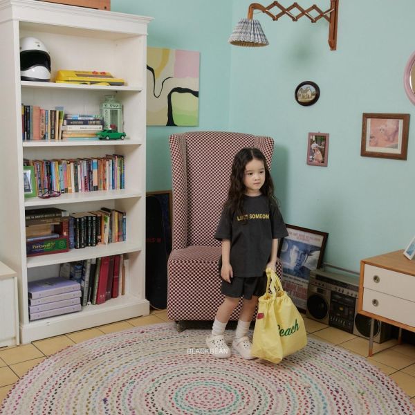 簡單字母短袖運動套裝 韓國童裝,男童夏裝,中性童裝,童裝推薦,2026夏季童裝,男童穿搭,韓系童裝,中性穿搭,韓國代購