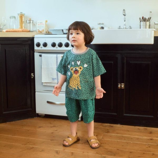 開心花豹短袖上衣 韓國童裝,男童夏裝,中性童裝,童裝推薦,2026夏季童裝,男童穿搭,韓系童裝,中性穿搭,韓國代購