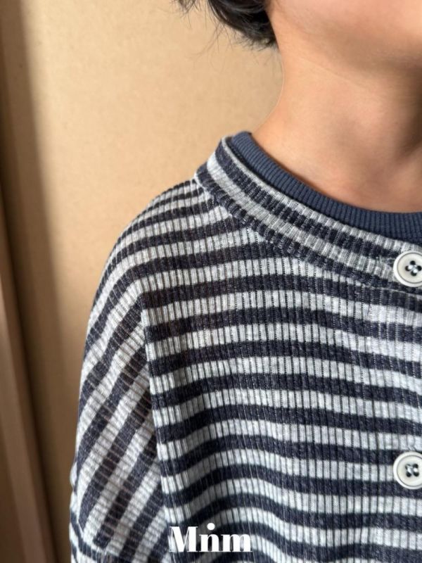條紋坑條針織罩衫外套 韓國童裝,男童夏裝,中性童裝,童裝推薦,2026夏季童裝,男童穿搭,韓系童裝,中性穿搭,韓國代購