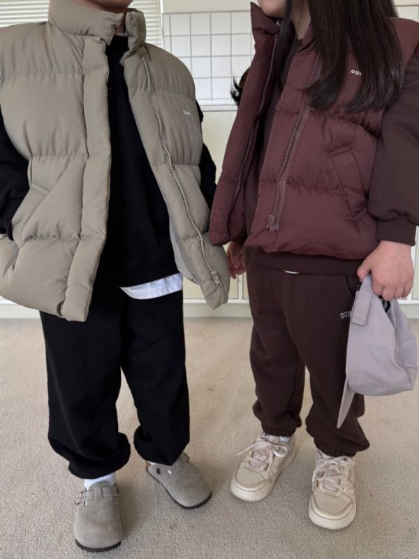 厚吐司澎澎立領拉鍊背心 韓國童裝,男童秋裝,中性童裝,韓系童裝推薦,2025秋季童裝,韓國男童新款,中性風男童穿搭,秋季男童服飾推薦,小男友穿搭